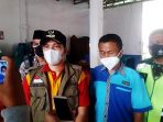 Ahmad-Affandi-Lurah-Jatirangga-saat-menyampaikan-keterangannya-dihadapan-media..