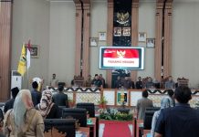 DPRD LAMPUNG TIMUR MELAKSANAKAN RAPAT PARIPURNA UNTUK PEMBAHASAN DAN PENGESAHAN RAPERDA DAN PERDA.