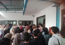 Satu Tahun Lebih Gaji Dicicil, PT Tressindo Abadi Cemerlang Didemo Ratusan Karyawan Ratusan Karyawan Menggelar Aksi Unjuk Rasa di Halaman Perusahaan PT Tressindo Abadi Cemerlang, Purbalingga