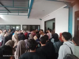 Satu Tahun Lebih Gaji Dicicil, PT Tressindo Abadi Cemerlang Didemo Ratusan Karyawan Ratusan Karyawan Menggelar Aksi Unjuk Rasa di Halaman Perusahaan PT Tressindo Abadi Cemerlang, Purbalingga