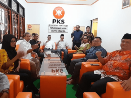 Sugeng Perkuat Basis Politik, Temui Pengurus PKS Purbalingga H.Sugeng,SH.,MSI (kanan) dan Cahyo Susilo,Amd.RO (kiri) beserta jajaran DPD PKS Purbalingga