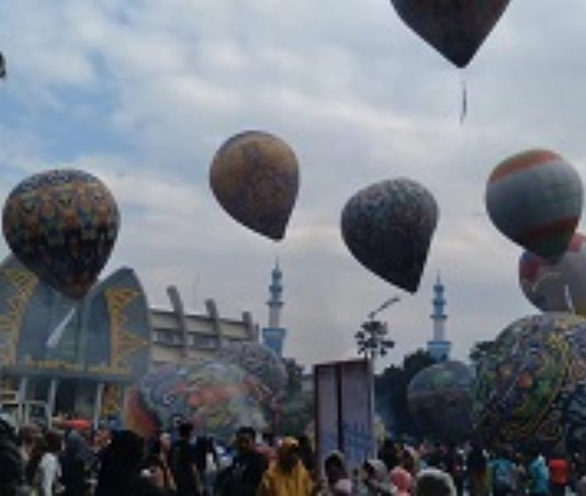 Festival Balon Milad UMP, Mengudara Dengan Indah Dilangit Purwokerto