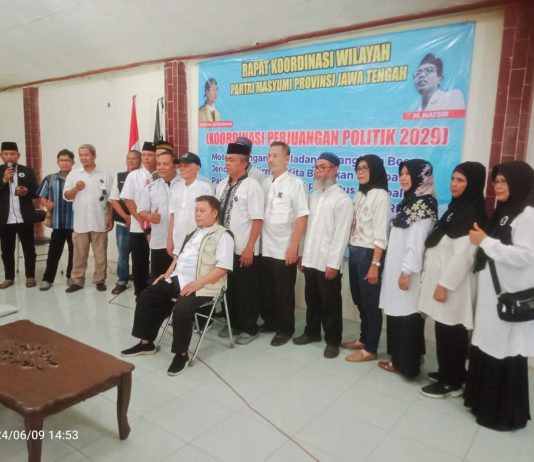 Pengurus Baru Masyumi Purbalingga Dukung Sugeng SH di Pilkada 2024 Pengurus terpilih partai Masyumi kabupaten Purbalingga dan Wonosobo usai acara