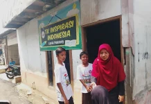 Dari Lapak Pemulung Bintara Jaya, Pendiri Berharap TK Inspirasi Indonesia Bisa Terdaftar dok. Foto - Firda Febriyanti, selaku Pendiri sekaligus tenaga pengajar TK Inspirasi Indonesia Lapak Pemulung selepas kegiatan Jelajah SAPA berlangsung