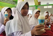 Ribuan Siswa SD/MI di Banyumas Ikuti Uji Coba Minum Susu Gratis Uji coba program susu gratis, bagi ribuan siswa SD/MI di Kecamatan Banyumas Kabupaten Banyumas