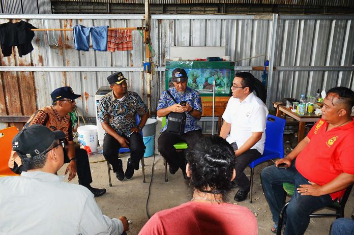 dok. Foto - Mediasi Tim penertiban dengan Kuasa Hukum dari salah satu pemilik Bangunan Workshop yang berada di Jl. Inspeksi Kalimalang. dok. Foto - Mediasi Tim penertiban dengan Kuasa Hukum dari salah satu pemilik Bangunan Workshop yang berada di Jl. Inspeksi Kalimalang.