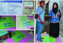 Mengatasi Perilaku BABs & Sanitasi Buruk, Pembangunan Septic Tank Masuk Tahap PHO dok. Foto - Hasil pembangunan septic tank yang sudah terpasang pada beberapa rumah penerima manfaat dan Papan kegiatan saat proses pembangunan dilakukan