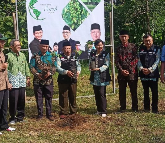 Kemenag Kota Banjar Luncurkan Program Penanaman Sejuta Pohon Matoa