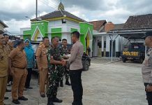 Sinergitas TNI – Polri Dan Unsur Forkopimcam Meriahkan Peringatan HUT Bhayangkara Ke-79 ,di Polsek Belitang III
