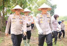 Polres Oku Timur Dukung Swasembada Pangan Penanaman Jagung Serentak Satu Desa Satu Hektar