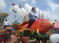 Komeng Bikin Ngakak Warga, di Acara Raksa Budaya Santun Hari Jadi ke 24 Kota Tasikmalaya