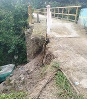 Belum Ada Satu Tahun Sayap Oprit Bangunan Jembatan Sungai Belitang Desa Ulak Buntar Ambrol……!!!!!!