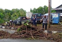 Nias Barat Bersih: Dishub Gotong Royong di Lingkungan Perkantoran