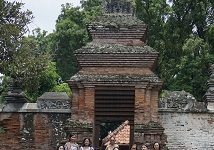 SADRANAN NGERUMAT ADAT JAGA TRADISI JAWA DIJAGA