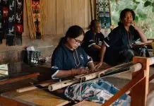 PRESS RELEASE Perempuan penenun Desa Sejahtera Astra Sumba Timur menghasilkan Tenun Ikat khas Sumba yang merepresentasikan identitas budaya, kearifan lokal, serta kedekatan masyarakat dengan alam dan tradisi leluhur.